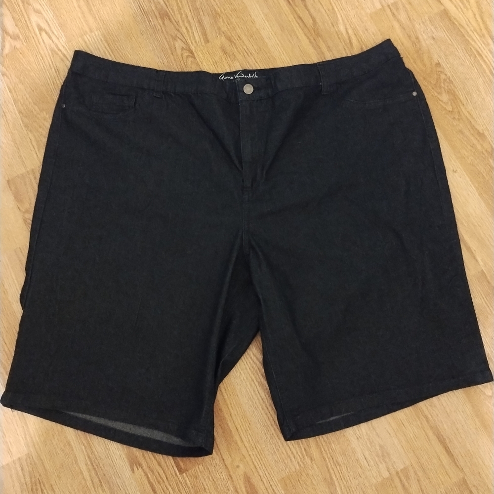 Gloria Vanderbilt Size W24 Dark wash navy blue jean short. NWOT
